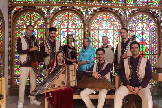 گروه موسیقی در خانه تاریخی